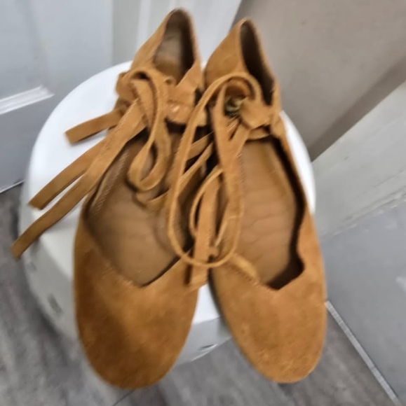 Gianni Bini Brown Strapped Leather Ankle Flats Size 7.5M🌴 - Picture 4 of 11